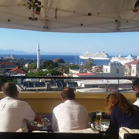 Minos Πανσιόν 3*