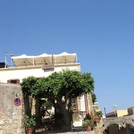 Minos Πανσιόν